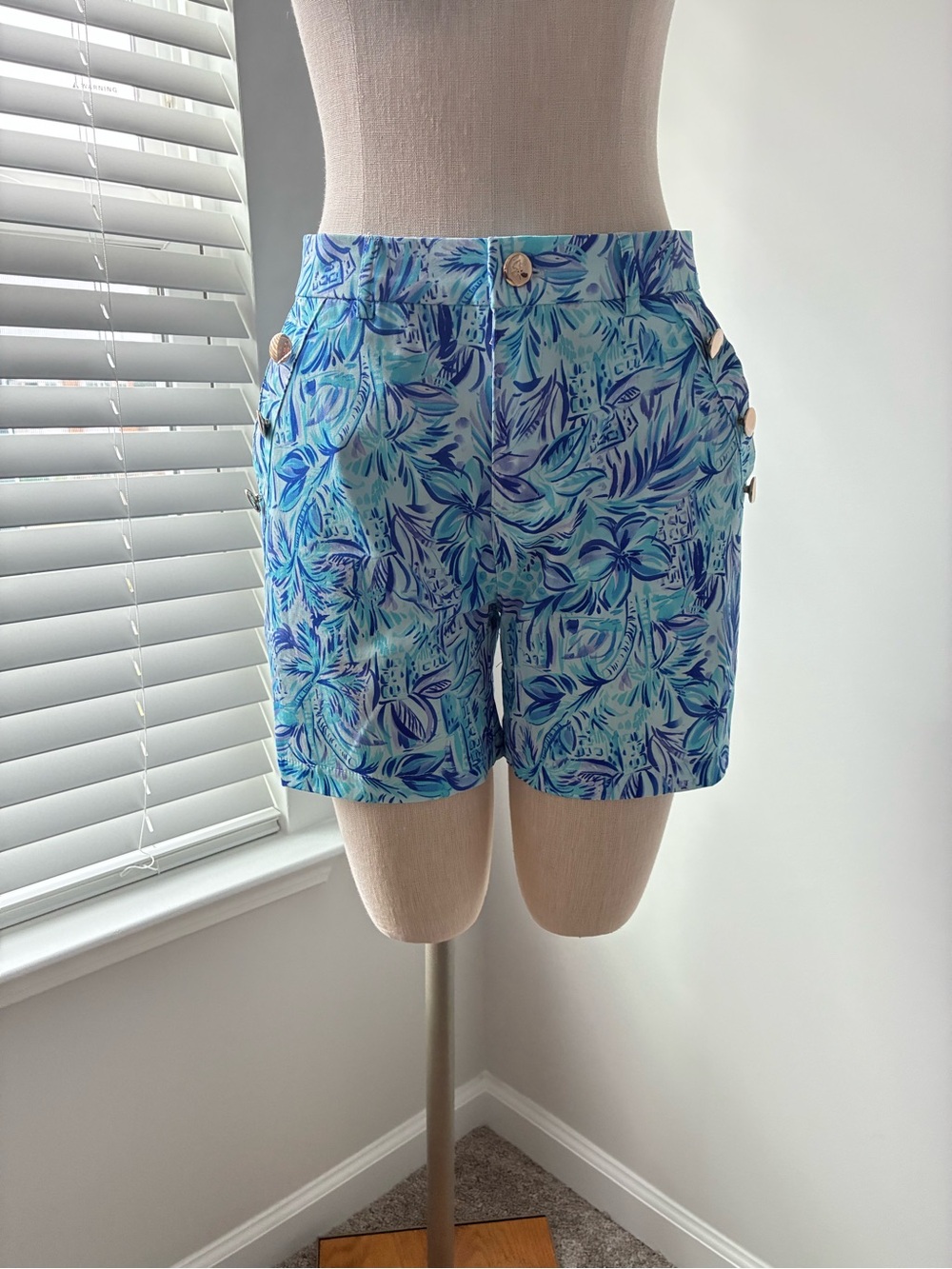 NWT Stella Parker Women's Blue Palm Floral Shorts